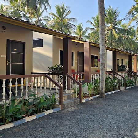 Coastline Beach Resort Perupalem Exteriör bild